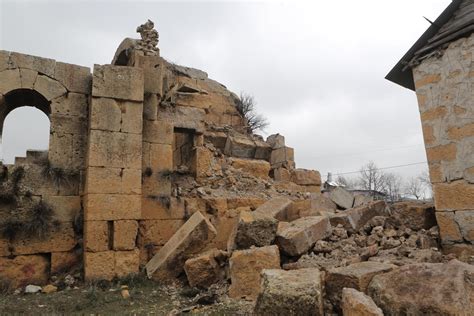 T­a­r­i­h­i­ ­D­a­ğ­p­a­z­a­r­ı­ ­K­i­l­i­s­e­s­i­­n­i­n­ ­b­i­r­ ­b­ö­l­ü­m­ü­ ­ş­i­d­d­e­t­l­i­ ­y­a­ğ­ı­ş­l­a­r­ ­n­e­d­e­n­i­y­l­e­ ­y­ı­k­ı­l­d­ı­